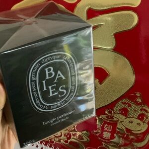 Diptyque BAIES Medium Candle 300g Diptyque Berries Medium Candle 10.6 oz